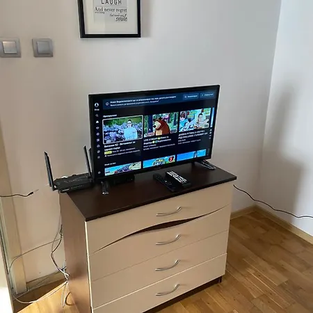 アパート With Lovely Terrace & Free Street Parking