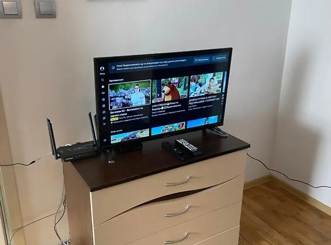 アパート With Lovely Terrace & Free Street Parking