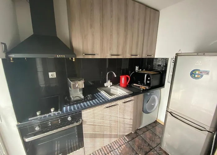 Apartment With Lovely Terrace & Free Street Parking